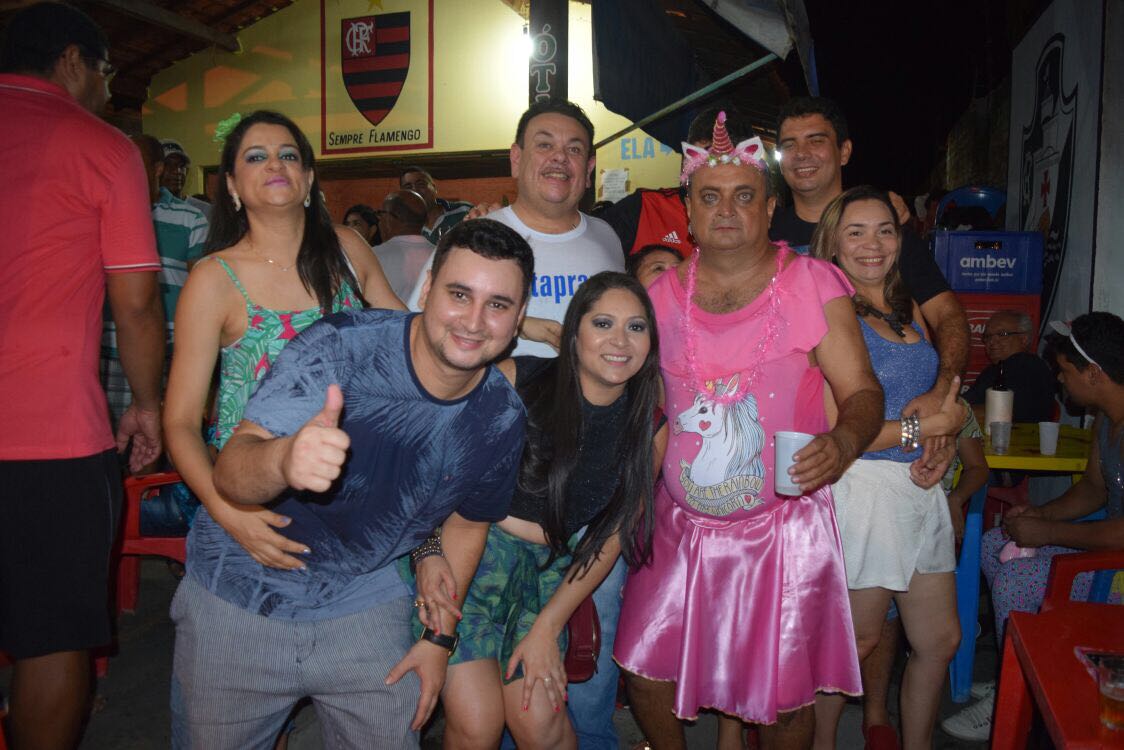 Silas participa da abertura do carnaval de Floriano