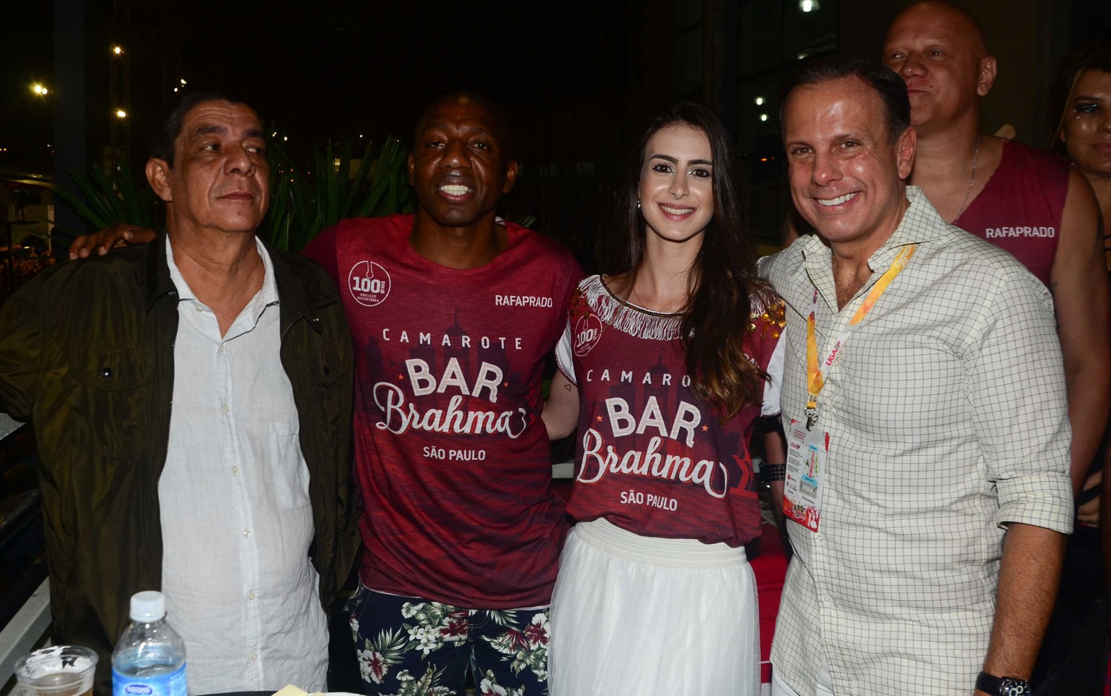 Zeca Pagodinho se irrita ao tirar foto com Doria