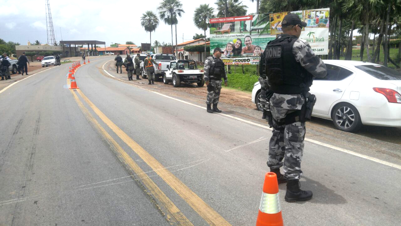 Barreiras são realizadas em estradas no litoral do Piauí