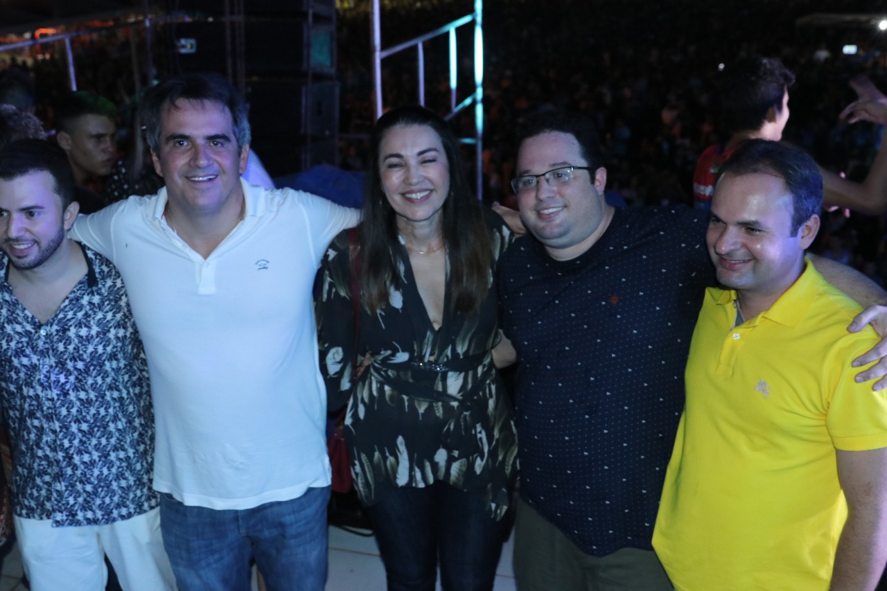 Ciro Nogueira participa do Carnaval na cidade de Bocaina ao lado da vice-governadora Margarete Coelho 
