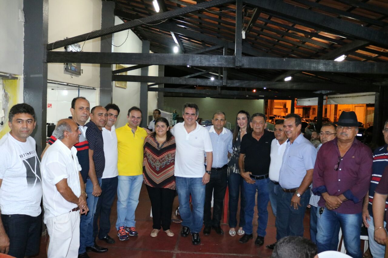 Ciro Nogueira participa do Carnaval nas cidades de Floriano e Bocaina