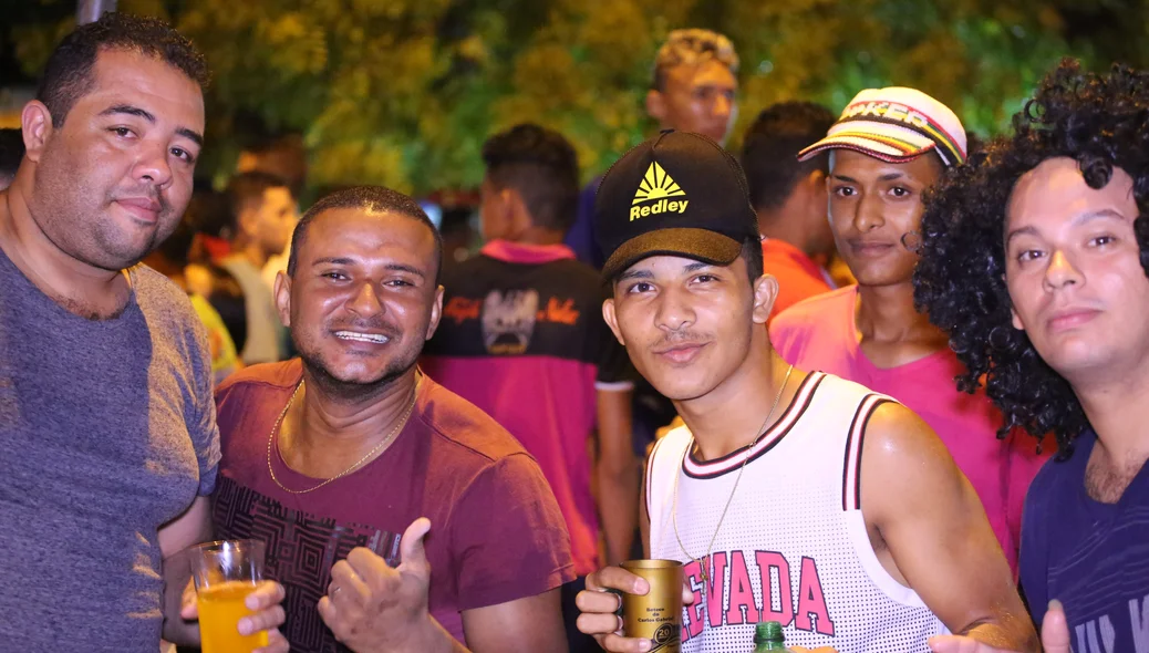 Foliões no carnaval de Altos