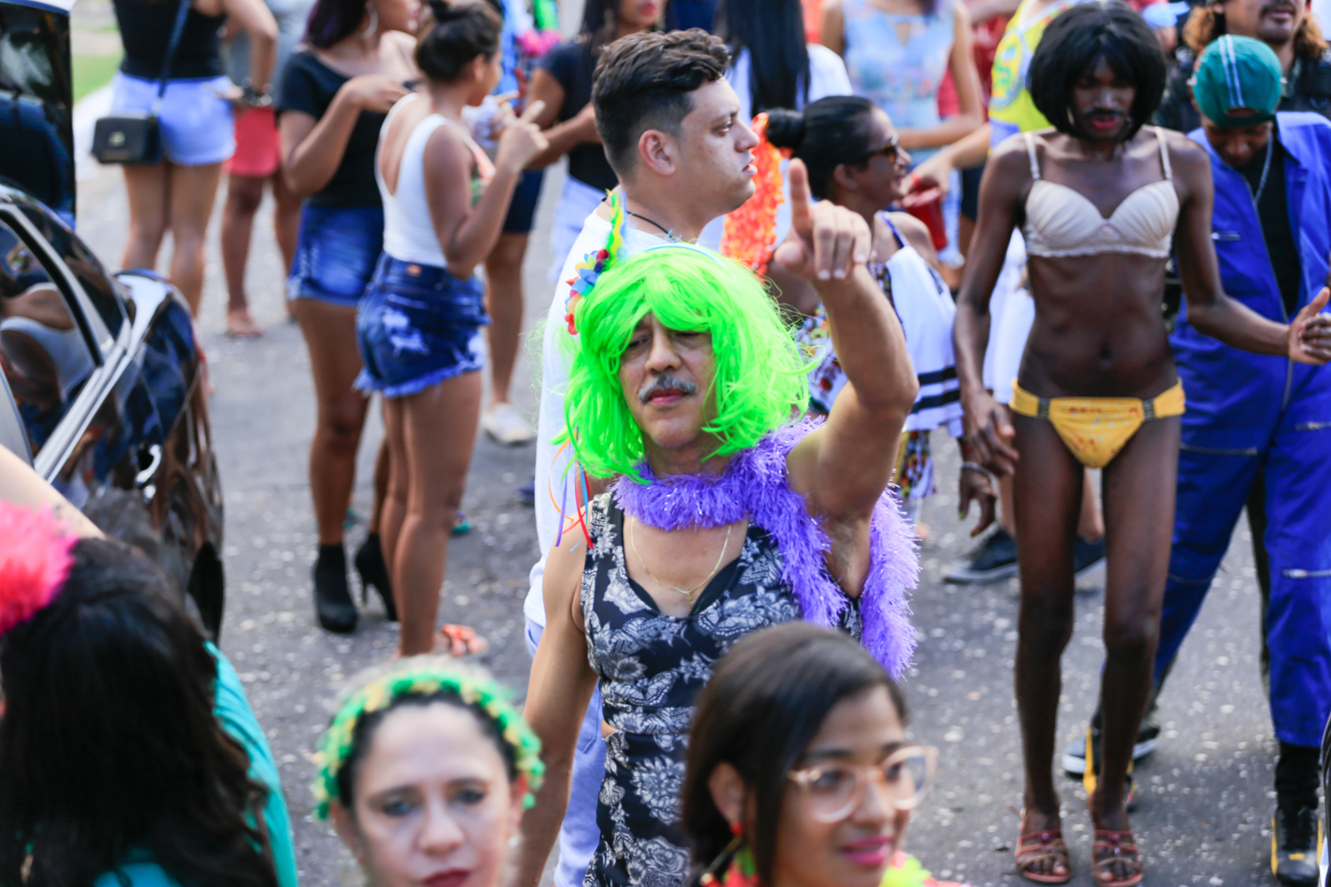 Homem vestido de Mulher no Bloco Vaca Atolada