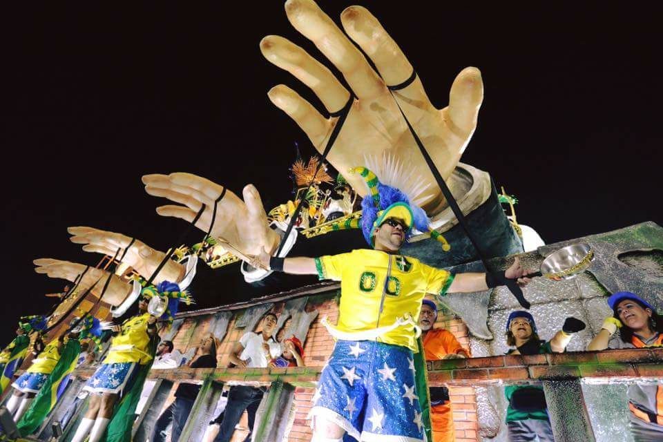 Manifestantes a favor do impeachment de Dilma foram retratados como fantoches