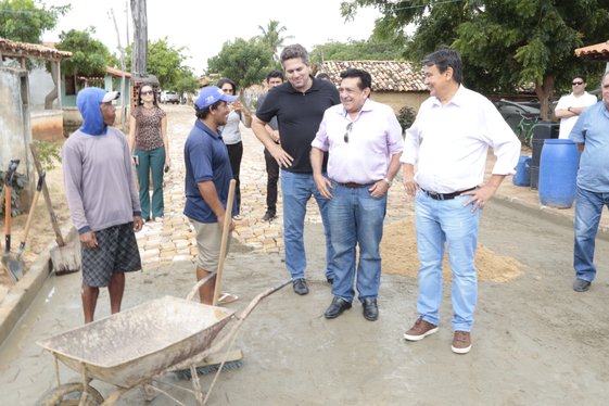 Wellington e Pablo Santos em visita a Cajueiro da Praia