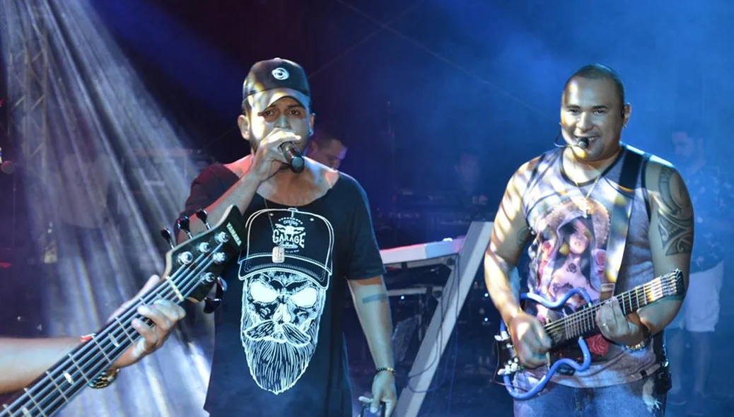 Banda se apresenta na Praça de Eventos na terceira noite do Carnaval em Água Branca