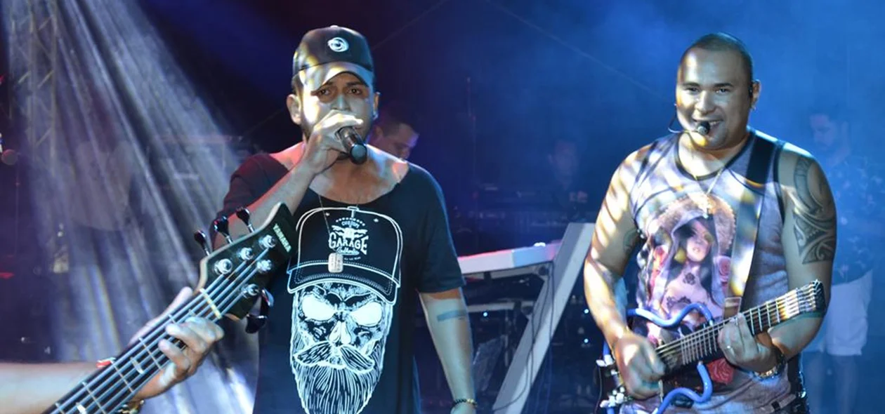 Banda se apresenta na Praça de Eventos na terceira noite do Carnaval em Água Branca