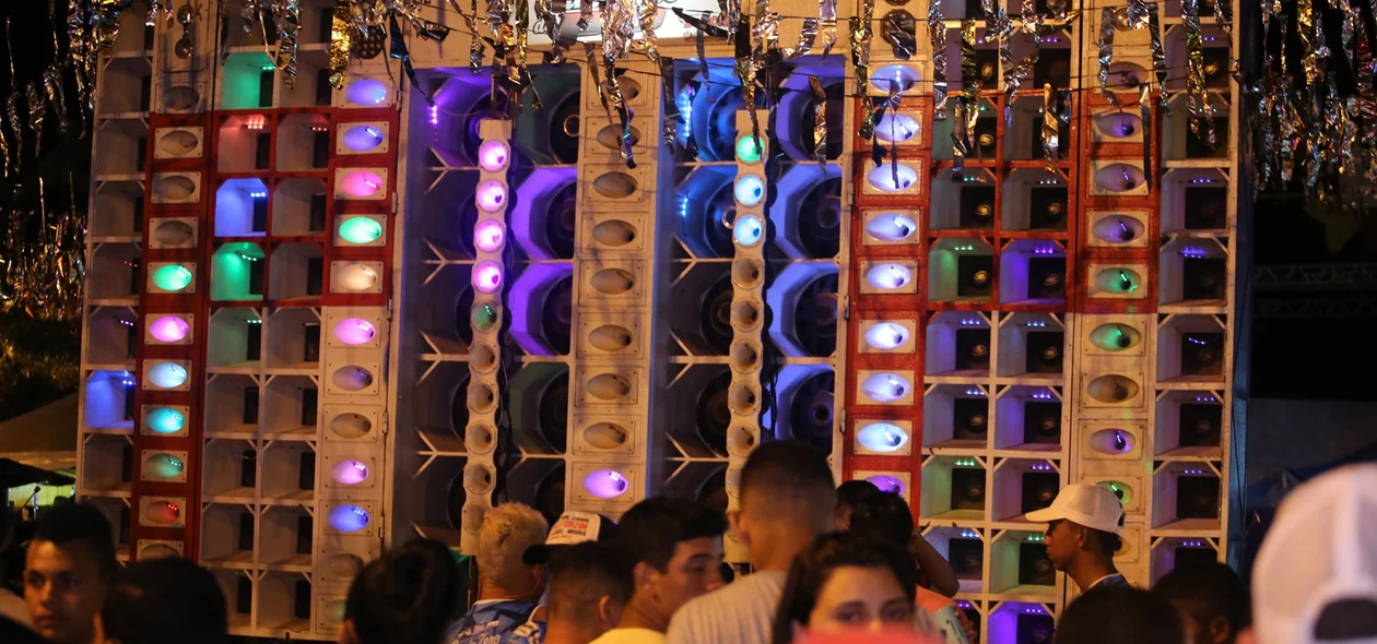 Paredão de som anima foliões no Carnaval no município de Altos