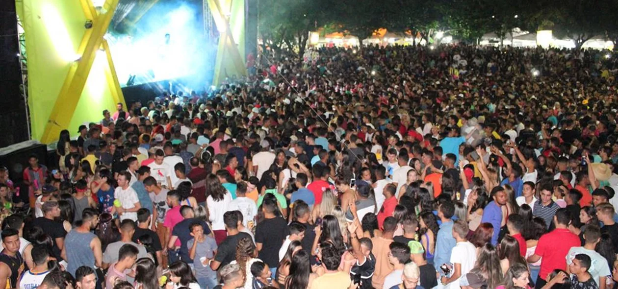  Praça de Eventos na terceira noite do Carnaval em Água Branca