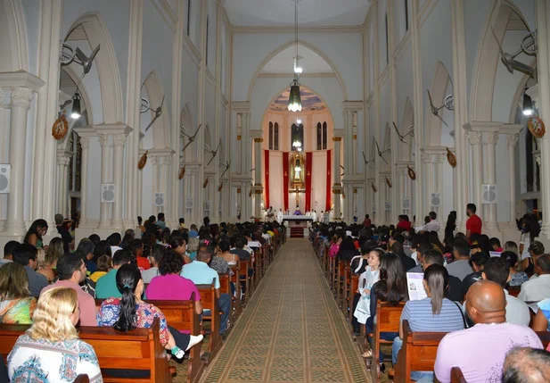 Católicos lotam Catedral de Picos na Quarta-feira de Cinzas