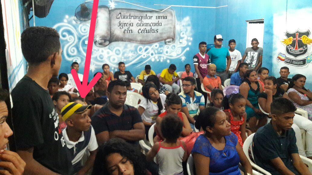Robson Francisco é visto em culto evangélico 
