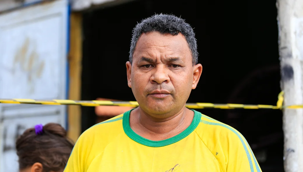 Léo Santos, mora ao lado galeria  