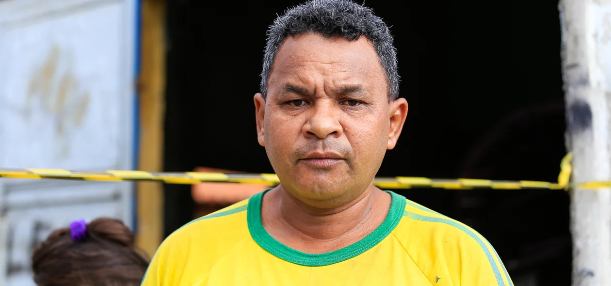 Léo Santos, mora ao lado galeria  