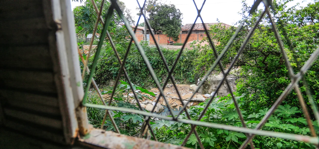 Morador disse que é essa a visão que ele tem quando chove 