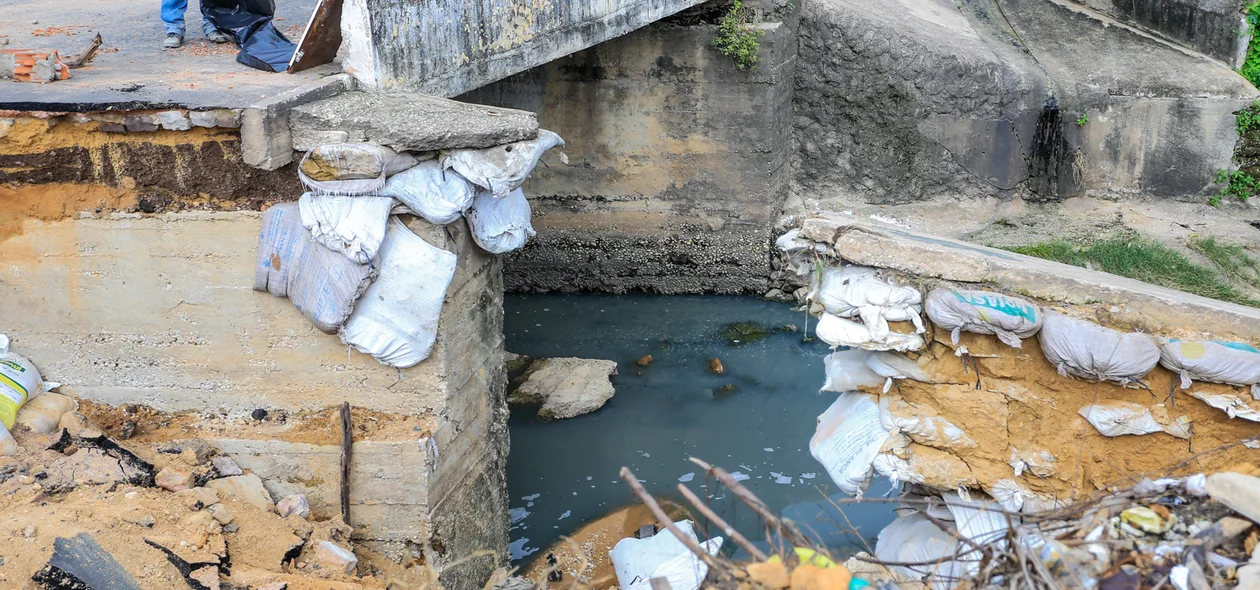 Parte da ponte caiu 