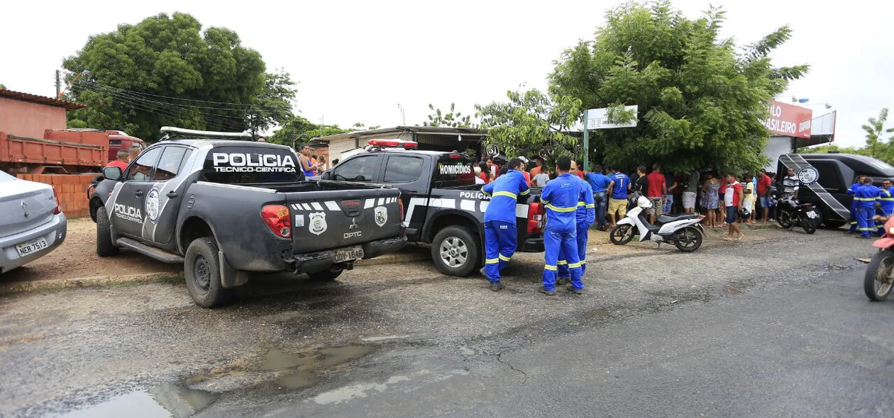 Equipes da Polícia Militar estiveram no local do homicídio de Nilberto Lima e Silva