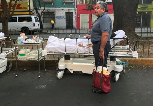 Pacientes foram retirados de hospital devido ao terremoto no México