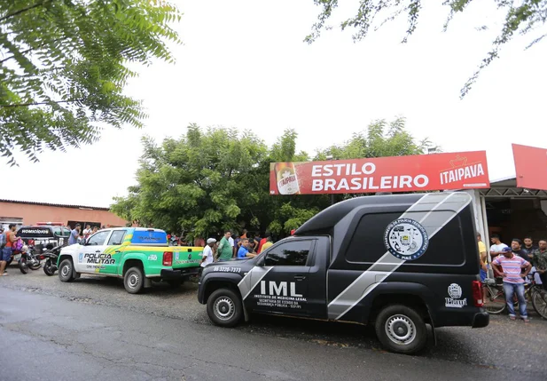 Polícia Militar e IML estiveram no local para fazer a remoção do corpo de Nilberto Lima e Silva