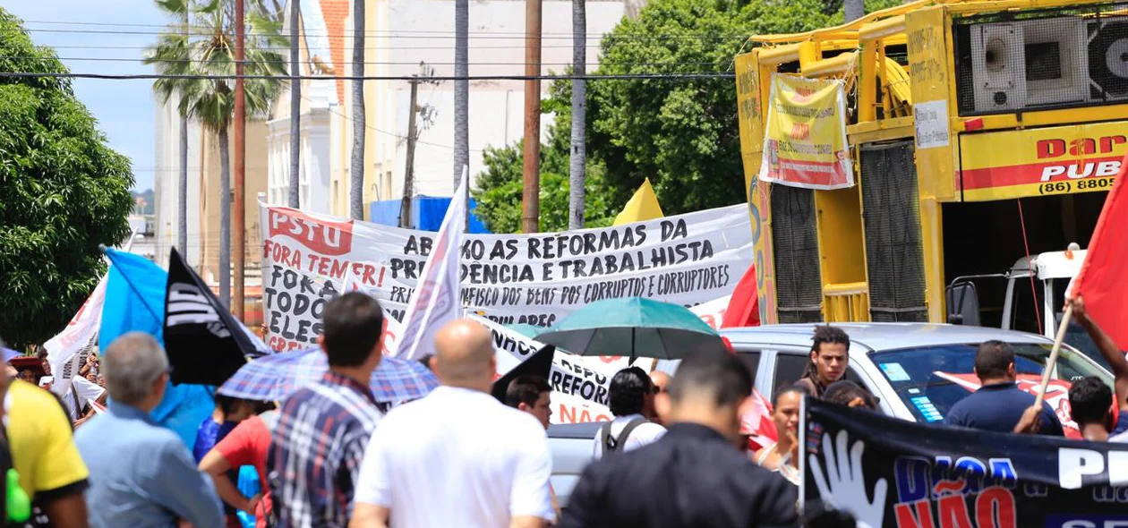Ato contra a Reforma da Previdência no centro de Teresina