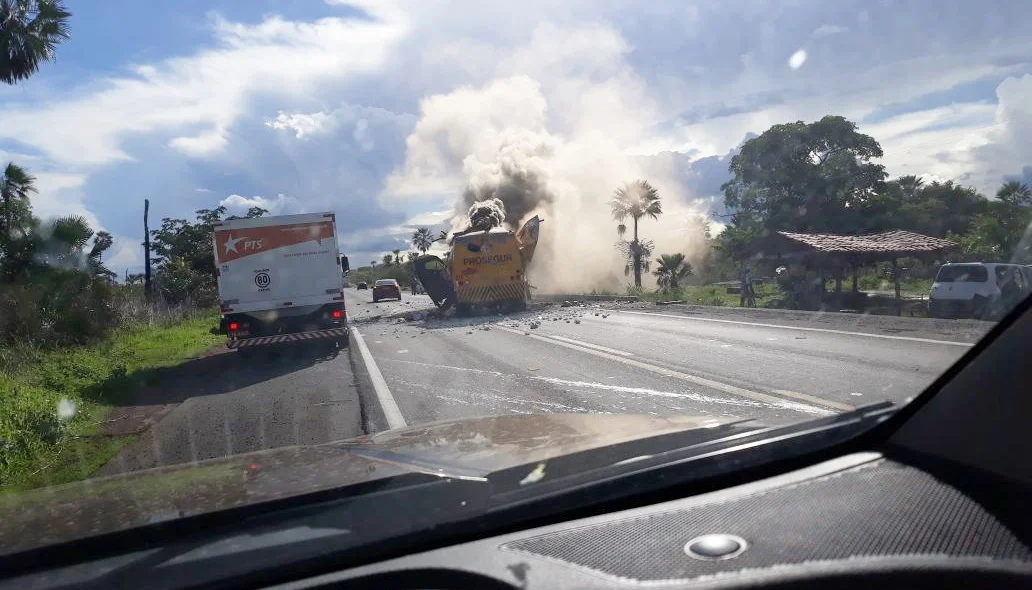 Bandidos explodem carro da empresa de segurança Prosegur