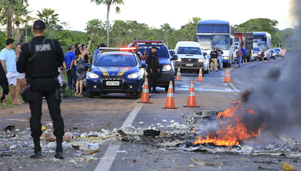 Equipe do Bope esteve no local onde ocorreu a explosão do carro-forte