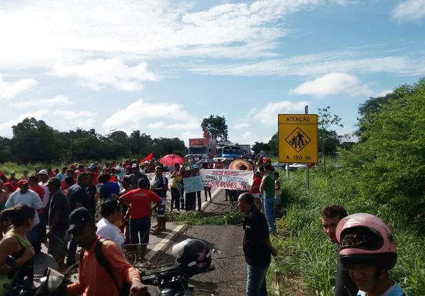 Manifestação no km 22 da BR 316.