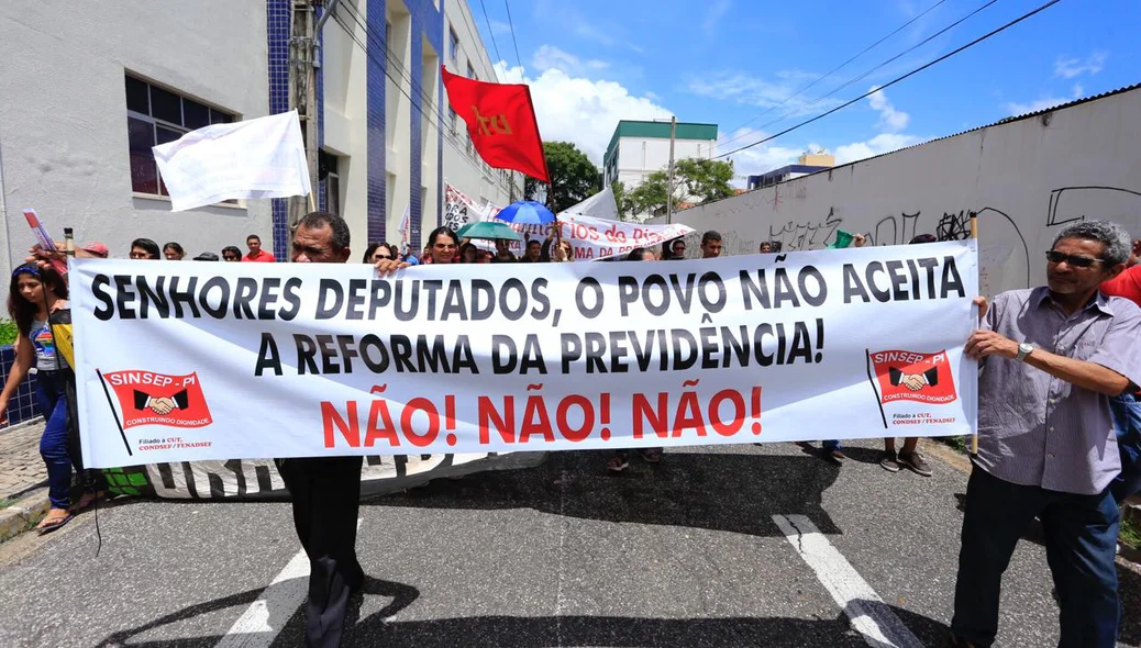 Movimentos sociais fazem ato contra a Reforma da Previdência em Teresina