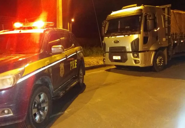Caminhão que estava transportando a carga