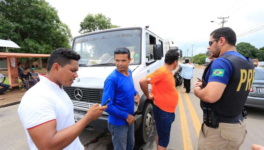 Conforme a PRF, três pessoas ficaram feridas