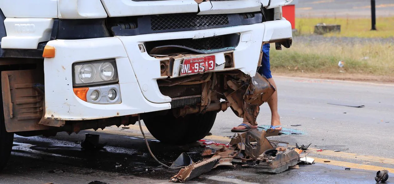 Frente de um dos caminhões