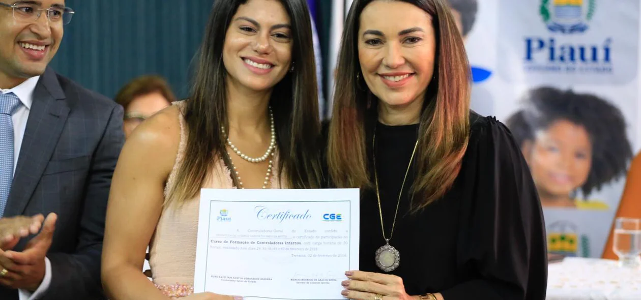 Margarete Coelho participa da solenidade de entrega de certificados do curso da Controladoria-Geral do Estado