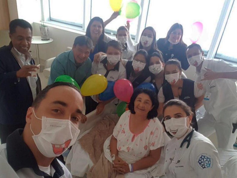Teresinha Dias comemorou o aniversário com o filho Wellington Dias no hopitalspital