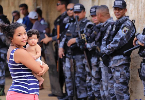 Justiça manda retirar 213 famílias de ocupação no bairro Dirceu