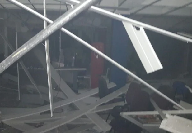 Agência do Banco do Bradesco destruída 