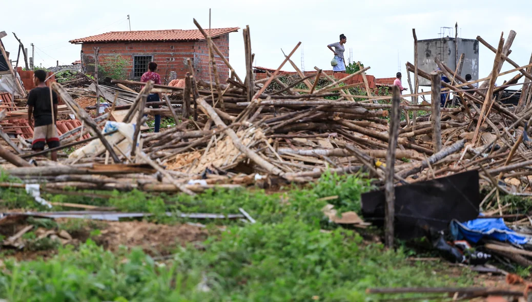 Casas foram destruídas em ocupação  