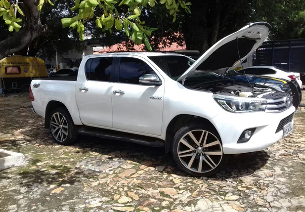 Hilux roubada e com placa clonada foi apreendida com a PRF