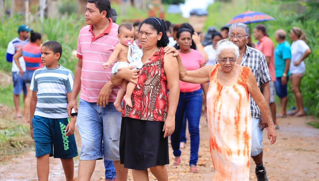 Moradores de ocupação na zona sudeste de Teresina