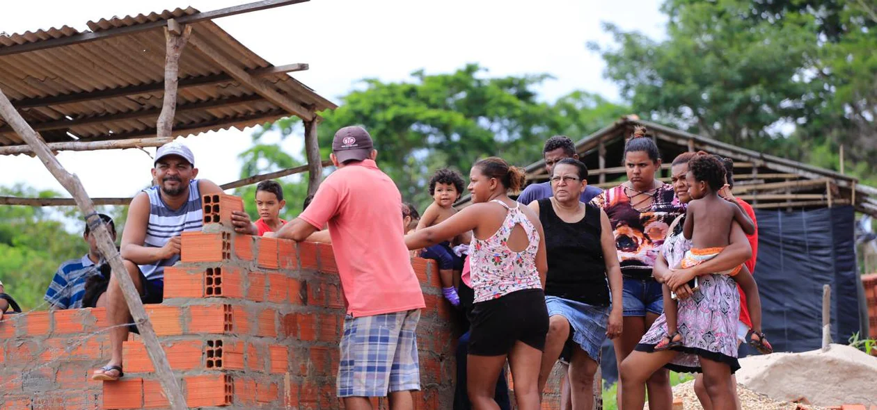 Moradores de ocupação no bairro Dirceu podem ser retirados do local