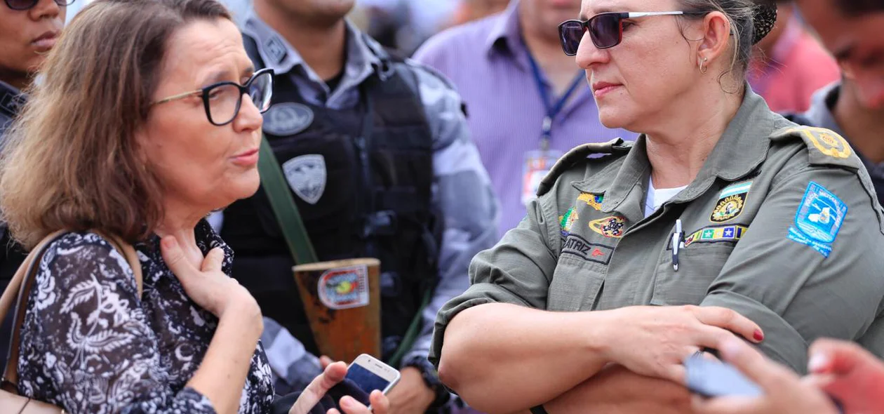 Promotora aposentada Leida Diniz negocia com a Coronel Júlia Beatriz
