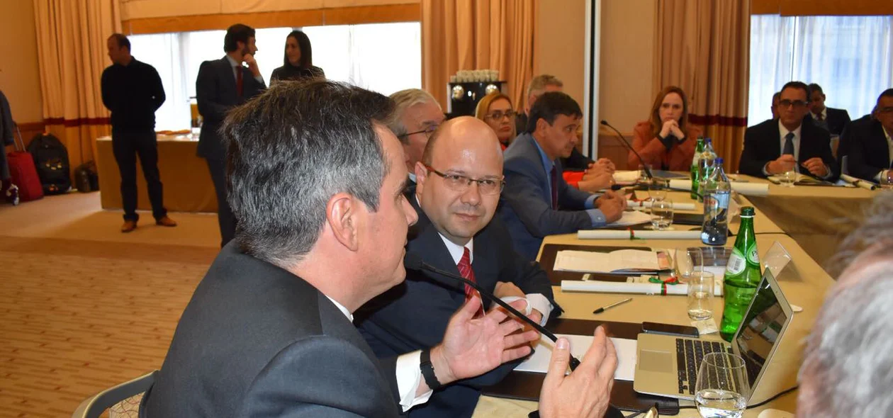 Ciro Nogueira discursando em reunião com investidores 