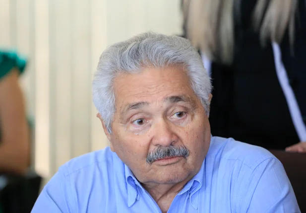 Senador Elmano Férrer esteve no evento 