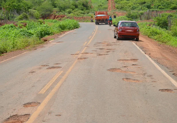 Rodovia que liga Picos a Santana do Piauí está deteriorada 