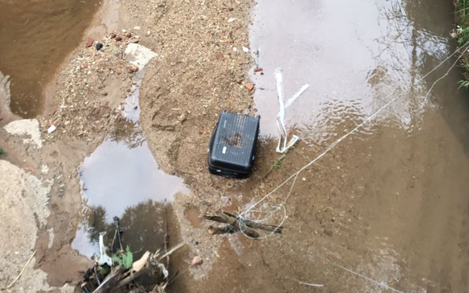 Mala com corpo de piauiense é encontrada em córrego de Goiás