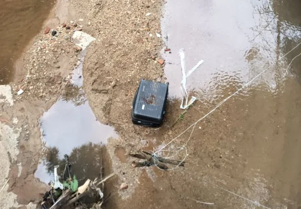 Mala com corpo de piauiense é encontrada em córrego de Goiás
