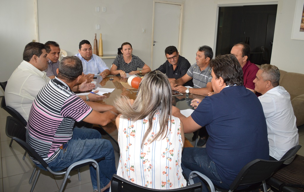 Reunião contou com a presença de onze vereadores em Picos