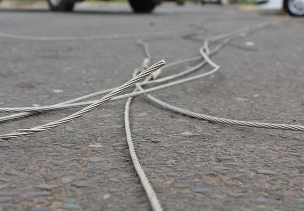 Fios caídos ao chão