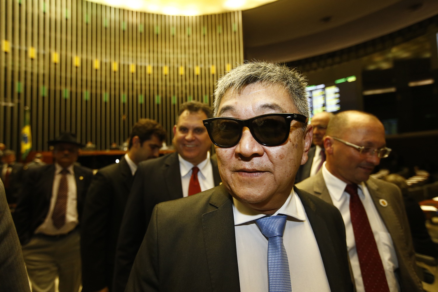 Newton Ishii 