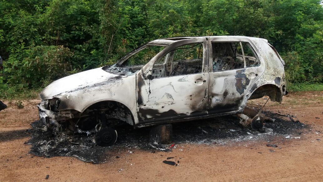 Carro encontrado na zona rural de Parnaíba