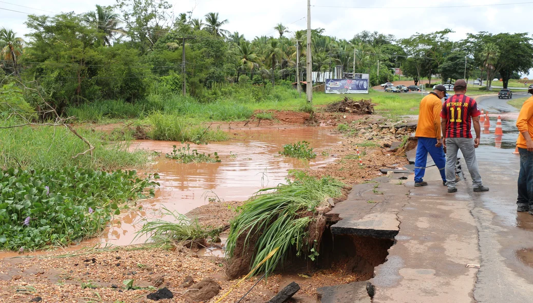 O desabamento ocorreu no KM 340 da BR 343