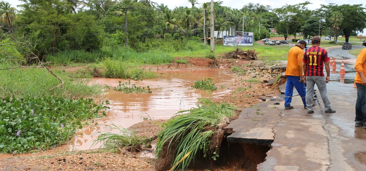 O desabamento ocorreu no KM 340 da BR 343
